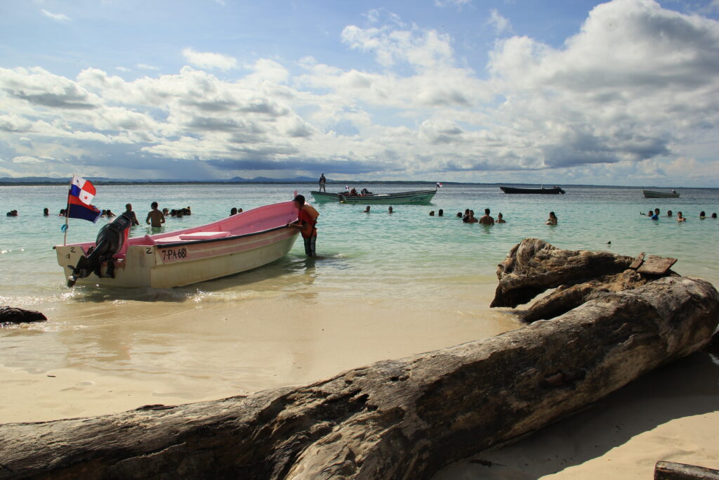 Isla iguana 4 VIP Tours By Luis Vaz